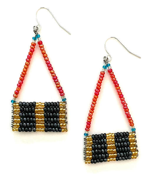 Graceful (Ipiris)     Triangle   Coral/Black/Gold